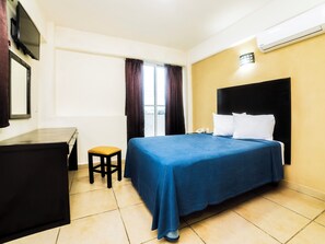 Enkeltrom | Safe på rommet, skrivebord, strykejern/-brett og wi-fi (inkludert)