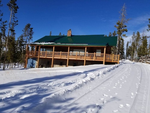 Wind River Country/Yellowstone retreat at Spruce Lodge