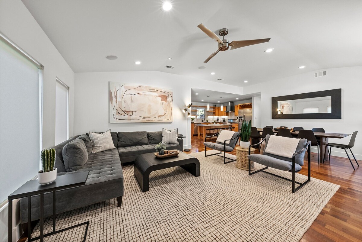 Photo 2 of SocoVilla: Downtown/Pool/Golf Green/FirePit/18 Beds