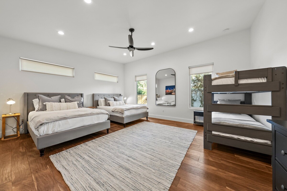 Photo 17 of SocoVilla: Downtown/Pool/Golf Green/FirePit/18 Beds
