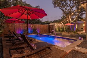 Outdoor pool, a heated pool - SocoVilla: Downtown/Pool/Golf Green/FirePit/18 Beds (Austin)