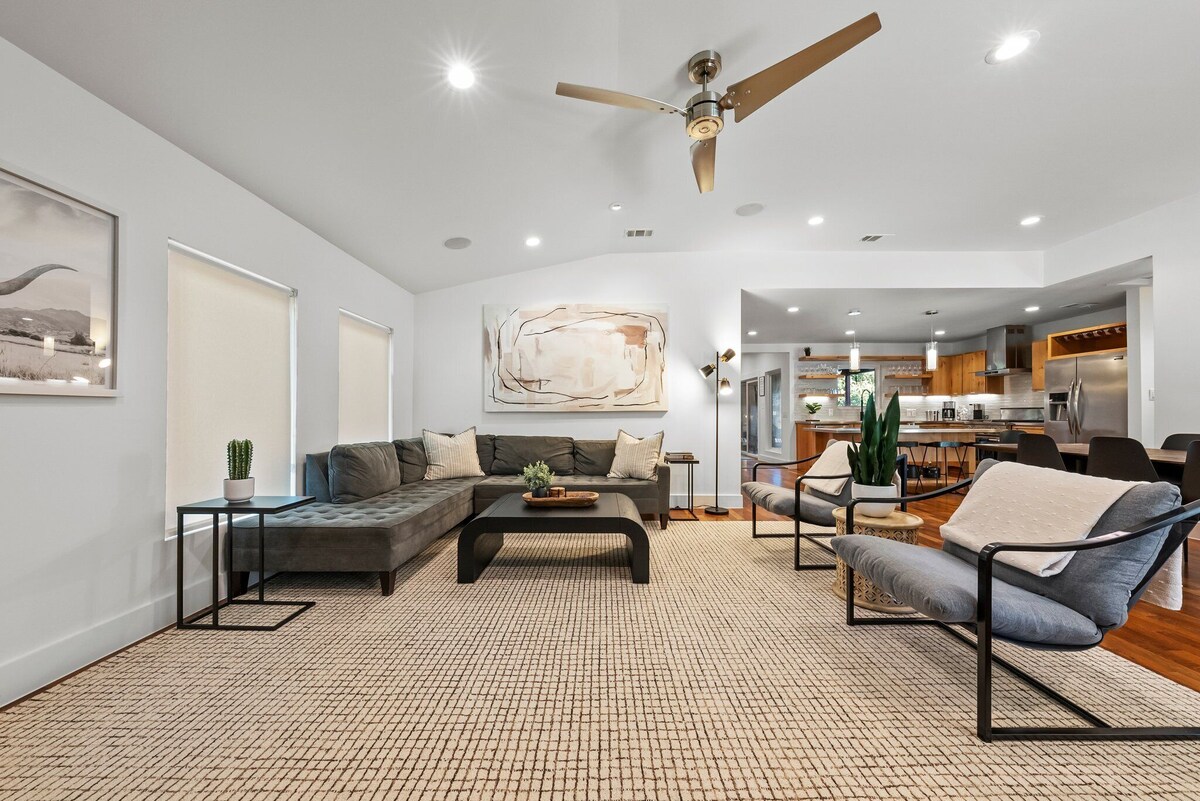 Photo 10 of SocoVilla: Downtown/Pool/Golf Green/FirePit/18 Beds
