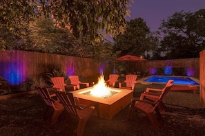 Terrace/patio - SocoVilla: Downtown/Pool/Golf Green/FirePit/18 Beds (Austin)