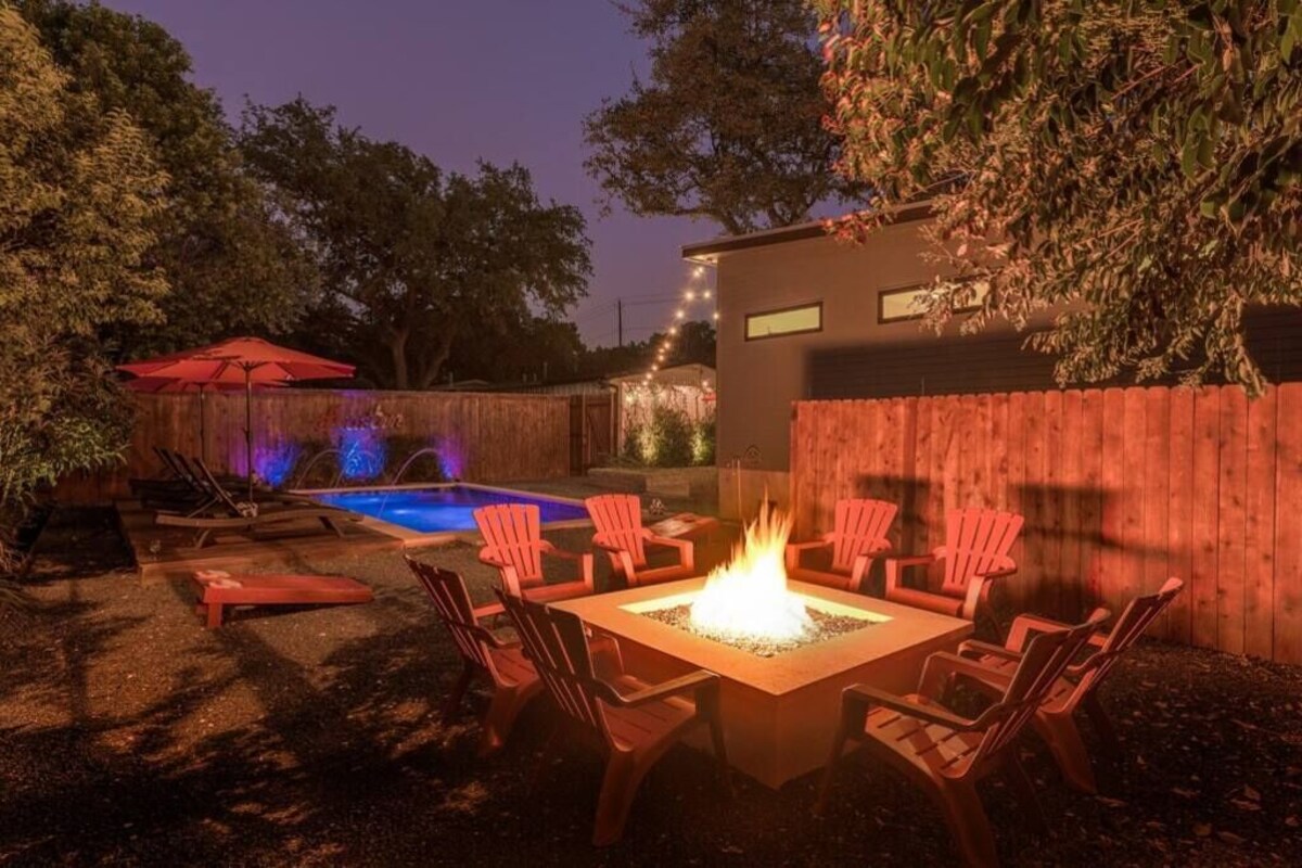 Photo 4 of SocoVilla: Downtown/Pool/Golf Green/FirePit/18 Beds