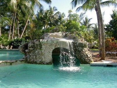 Paradise Island 9A-Sunrise Beach Club-Beachfront-Safe Haven Villa Del Mar