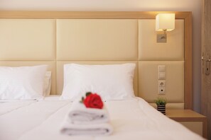 2 Schlafzimmer, Schreibtisch, Bügeleisen/Bügelbrett, Reisekinderbett