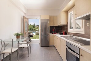 Fridge, oven, stovetop, coffee/tea maker - Deluxe Pool-View Apartment - 50m from Dassia Beach (Corfu)