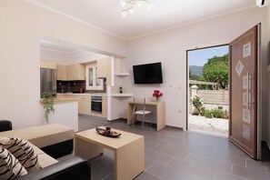 Smart TV - Deluxe Pool-View Apartment - 50m from Dassia Beach (Corfu)