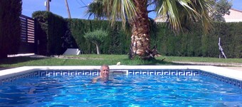 Belle villa individuelle sur un terrain privé sécurisé avec piscine