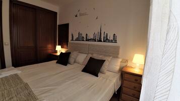 2 bedrooms, desk, iron/ironing board, WiFi