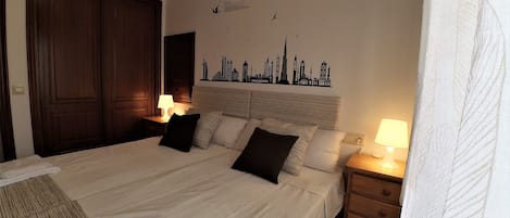 2 bedrooms, desk, iron/ironing board, WiFi