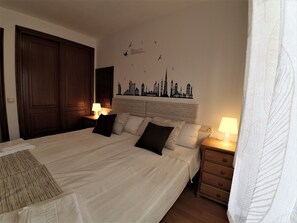2 bedrooms, desk, iron/ironing board, WiFi