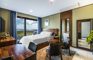 Premium bedding, desk, blackout curtains, free WiFi - The Jun Pension Jeju (Jeju City)