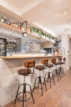 Bar (on property) - Hostel Enisia Namba (Osaka)