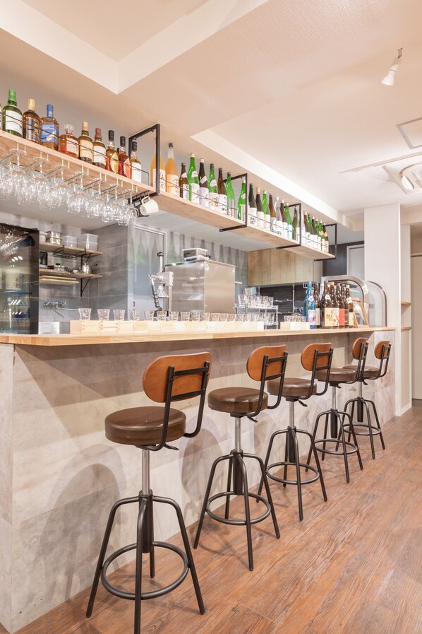 Bar (on property) - Hostel Enisia Namba (Osaka)