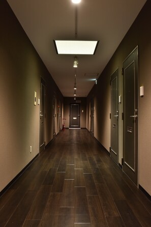 Hallway - Hostel Enisia Namba (Osaka)