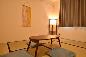 家庭房, 私人浴室 (Japanese Style) | 客房内保险箱、办公桌、笔记本电脑工作区、遮光窗帘