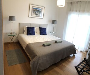 4 makuuhuonetta, silitysrauta/-lauta, ilmainen Wi-Fi, vuodevaatteet