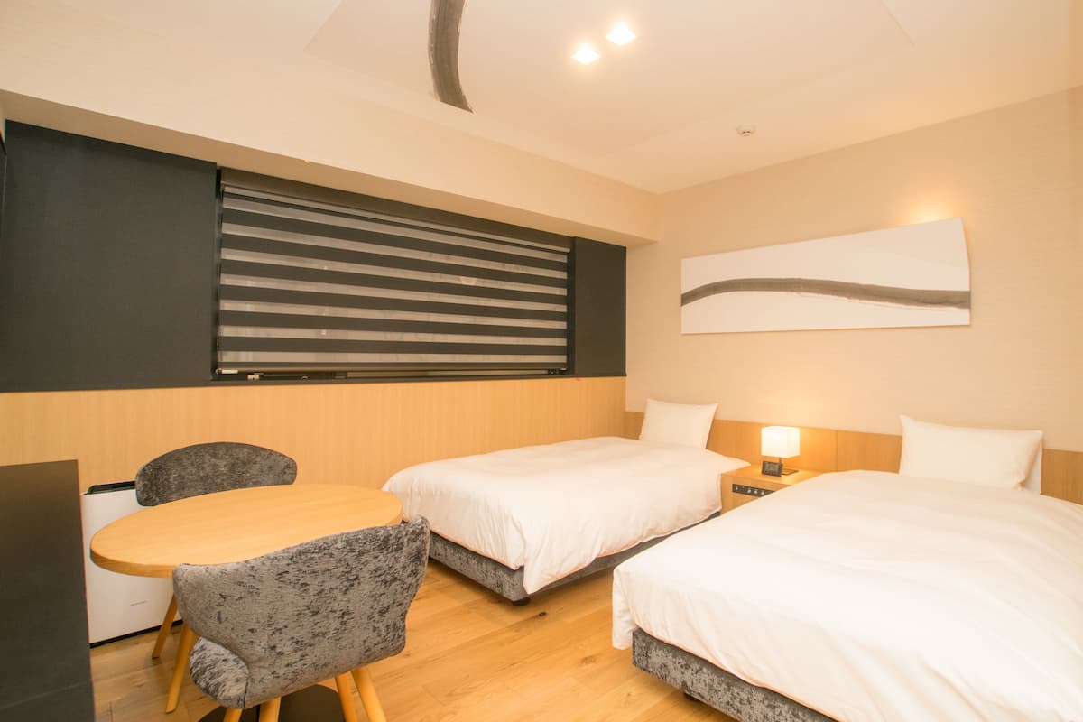 Zweibettzimmer | Schreibtisch, Verdunkelungsvorhänge, schallisolierte Zimmer