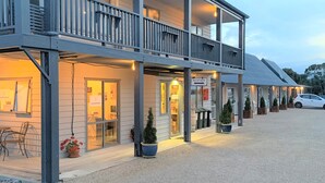 Exterior - Collingwood Park Motel (Collingwood)