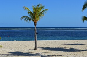 Beach nearby - Apartment in residence (Blue Bay)