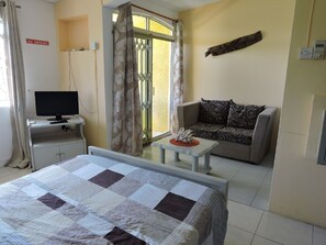 2 bedrooms, in-room safe, iron/ironing board, WiFi