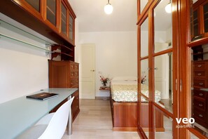 3 Schlafzimmer, Schreibtisch, Bügeleisen/Bügelbrett, WLAN