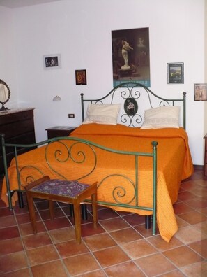 2 bedrooms, iron/ironing board, WiFi, bed sheets - Cherry house 18 km from SANREMO .. (Badalucco)