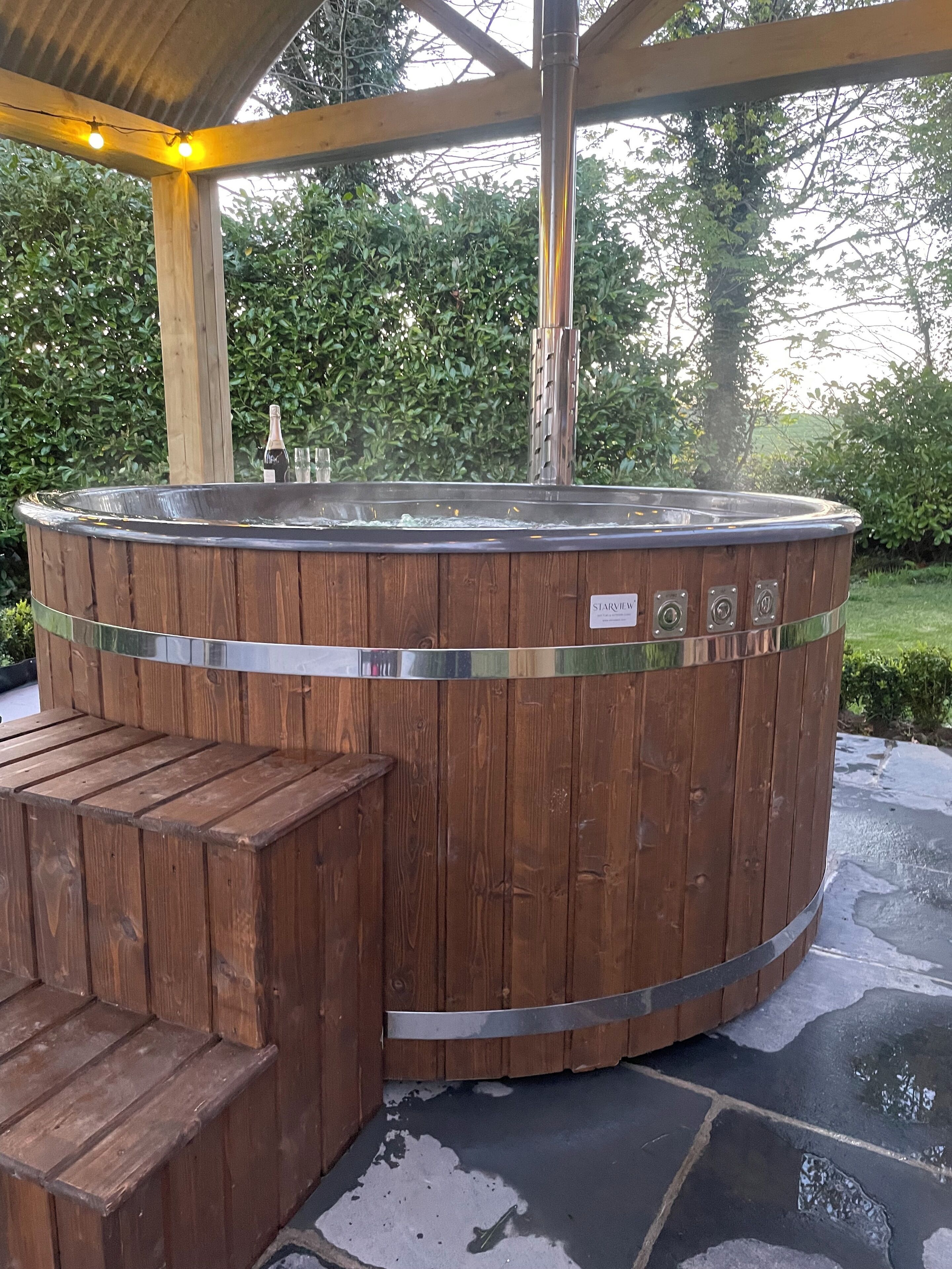 Outdoor spa tub