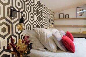 1 Schlafzimmer, Schreibtisch, schallisolierte Zimmer