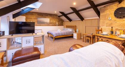 CROSS HOUSE APARTMENT Dog Friendly Barn Conversion in the Heart of Warkworth