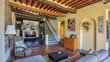 Smart-TV, DVD-Player, Stereoanlage