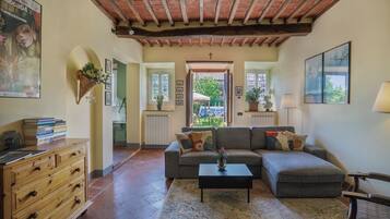 Smart-TV, DVD-Player, Stereoanlage