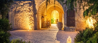 Camera Matrimoniale in Masseria Pugliese del 1700 (double room)