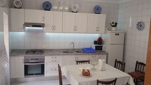 Fridge, microwave, oven, coffee/tea maker