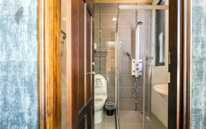 New room. elevator. Double room 402 | Bathroom - Overflight (Tainan)