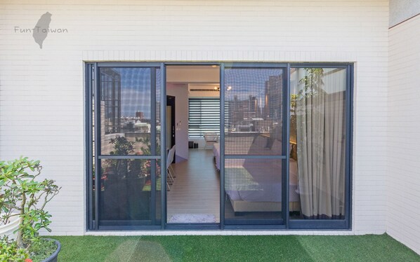 New room. elevator. Six-person room 501 | City view - Overflight (Tainan)