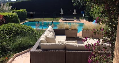 Villa avec Piscine dans un domaine privé à Valbonne -