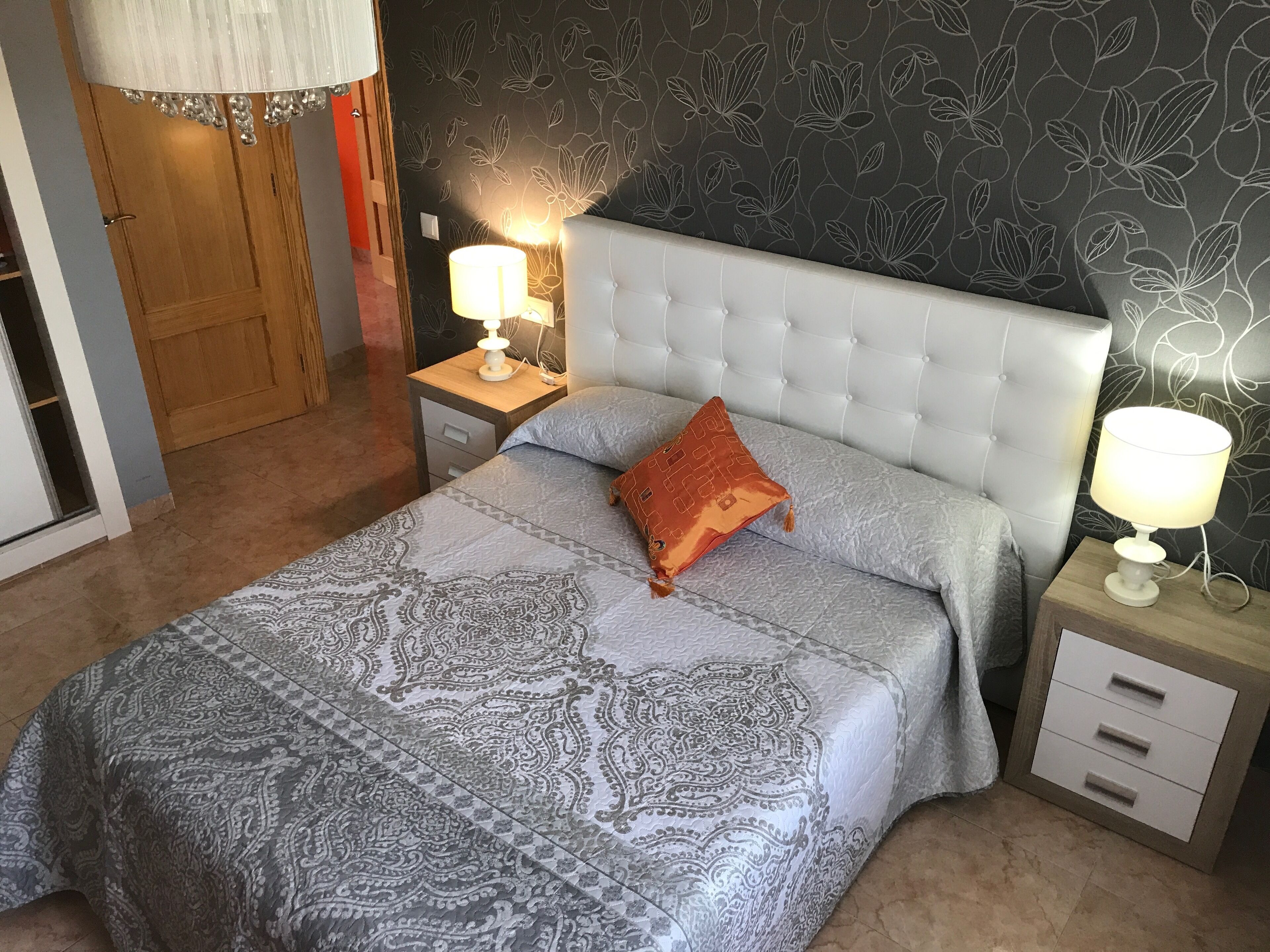 3 makuuhuonetta, silitysrauta/-lauta, vauvan matkasänky, ilmainen Wi-Fi