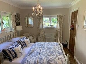 1 soverom, strykejern/-brett, wi-fi (inkludert) og sengetøy