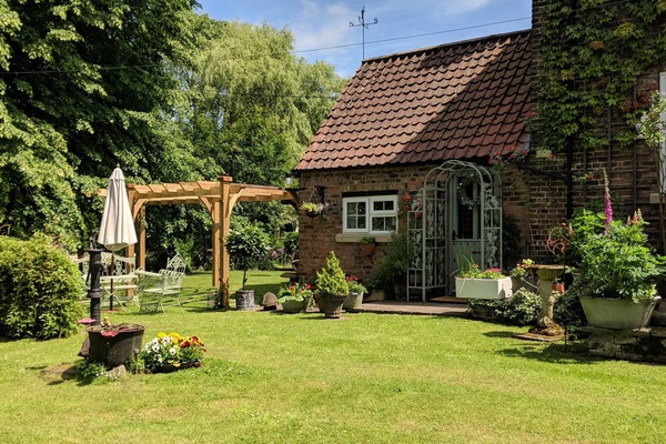 Witham Cottage is the self-contained annex to the owners’ Georgian farmhouse.