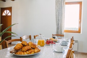 Dining - Old winegrower's house private pool 14 pers (Prigonrieux)