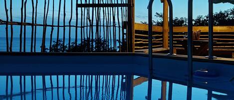 Piscine couverte, piscine extérieure