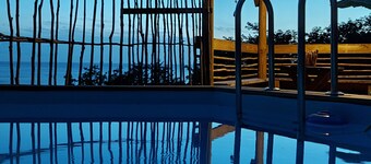 The KREYOL LODGES presents its SUITE KAYOU ... view sea and mountain