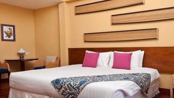 Premium bedding, minibar, free WiFi