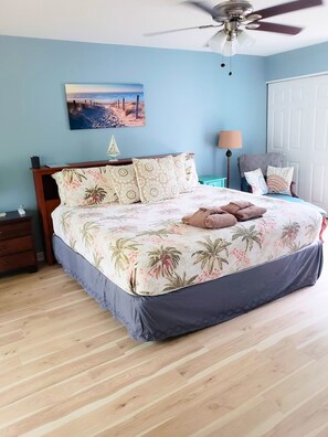 3 bedrooms, desk, iron/ironing board, travel cot