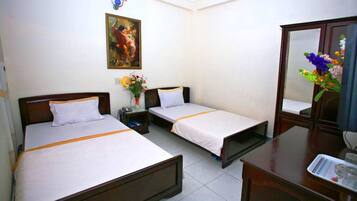 Minibar, escritorio y wifi gratis