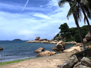 Beach nearby, white sand - Aquatic Ocean Hotel (Nha Trang)