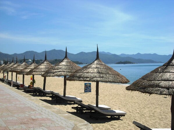 Beach nearby, white sand - Aquatic Ocean Hotel (Nha Trang)