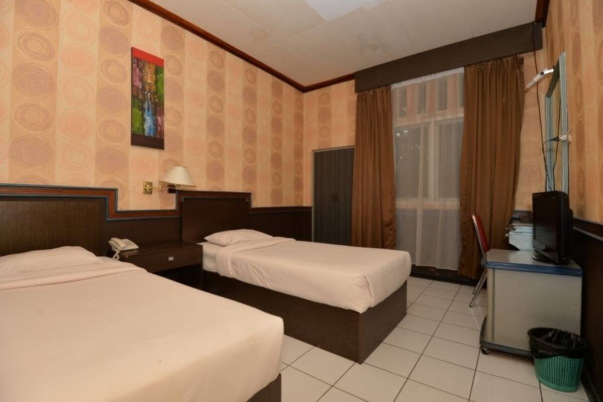 Basic Studio, 2 Single Beds | Desk, WiFi